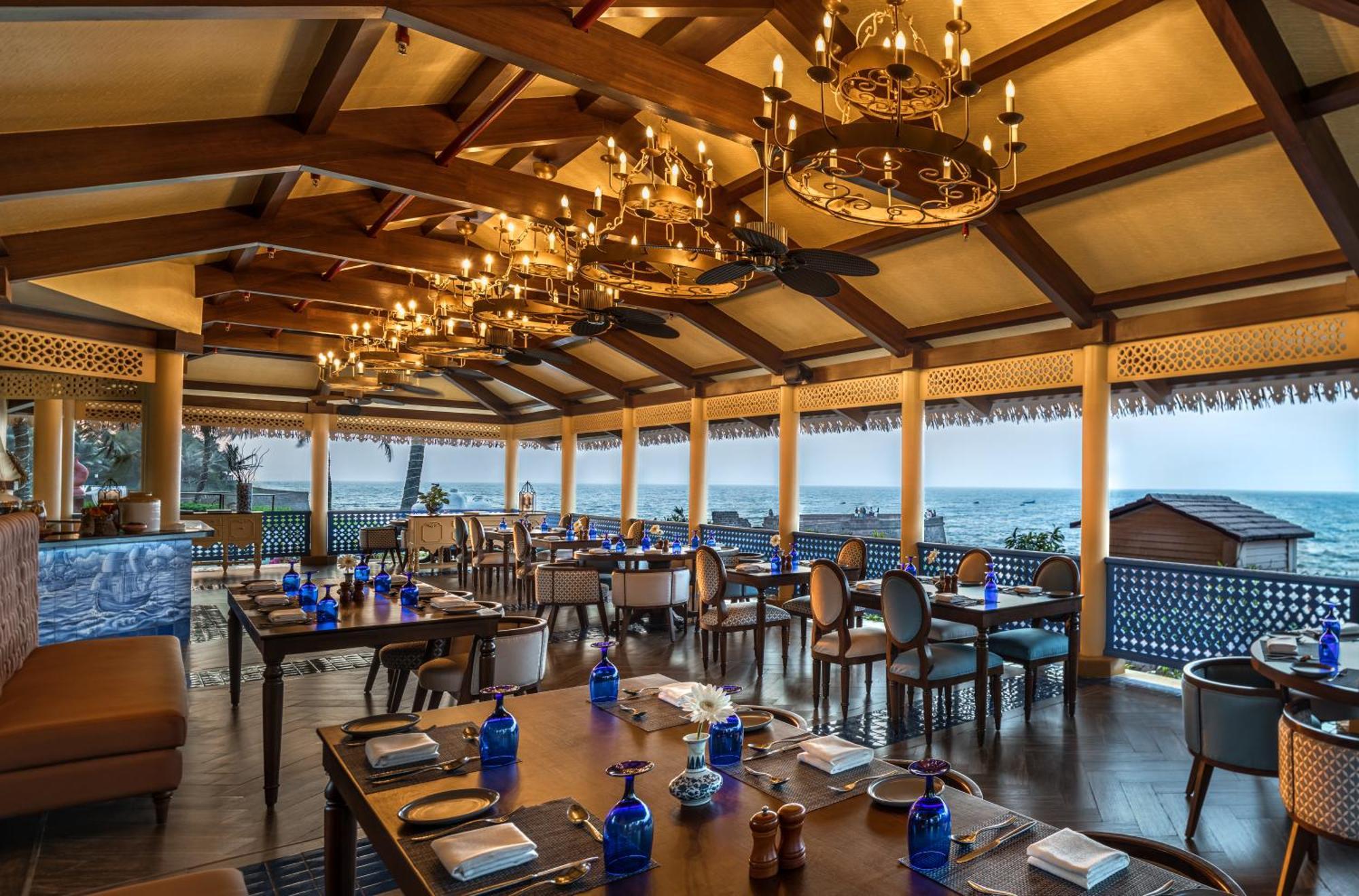 果阿泰姬堡阿瓜达度假酒店 Sinquerim 外观 照片 The restaurant at the Oberoi Beach Resort, Dubai