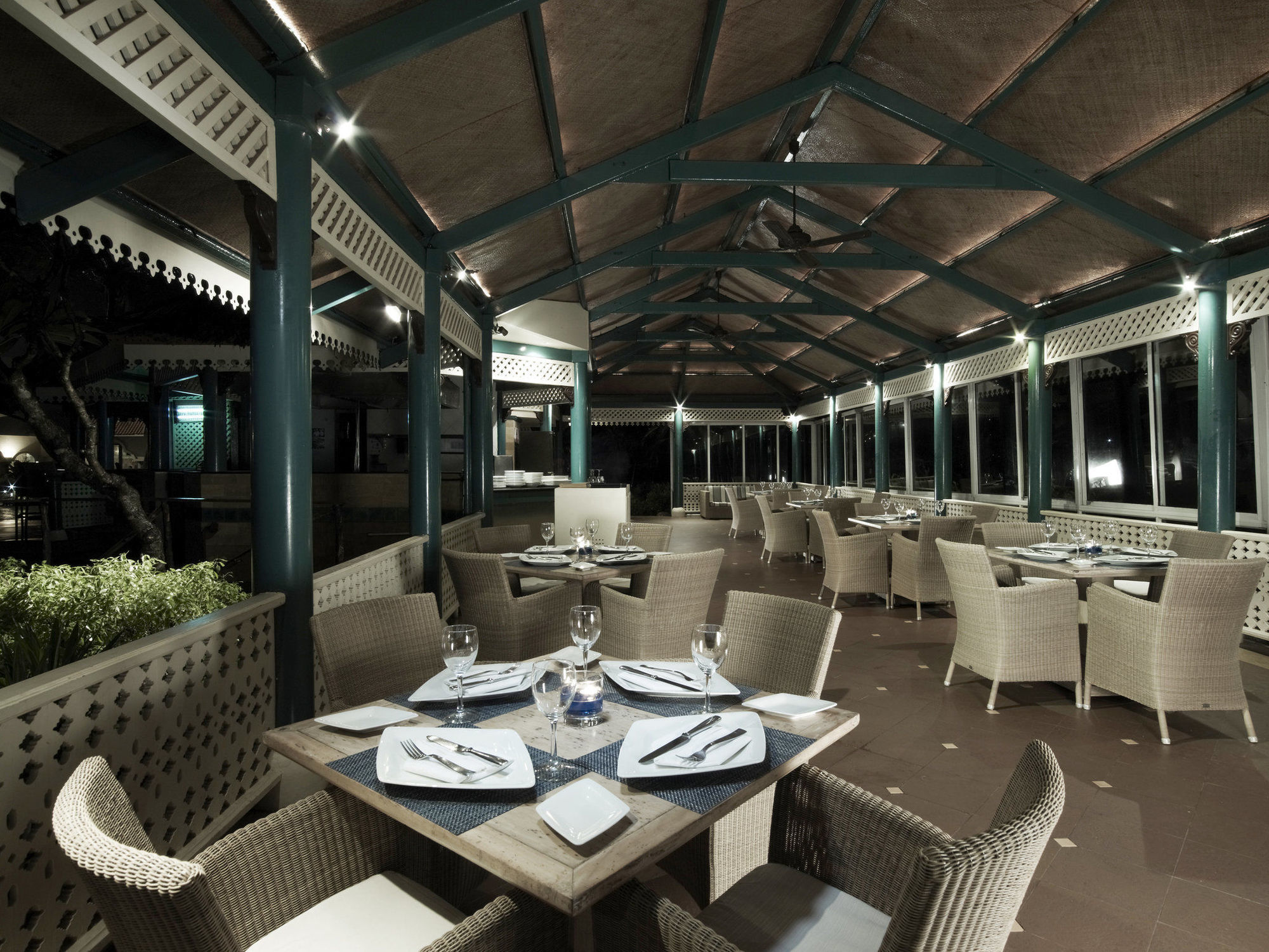 果阿泰姬堡阿瓜达度假酒店 Sinquerim 餐厅 照片 The interior of the restaurant