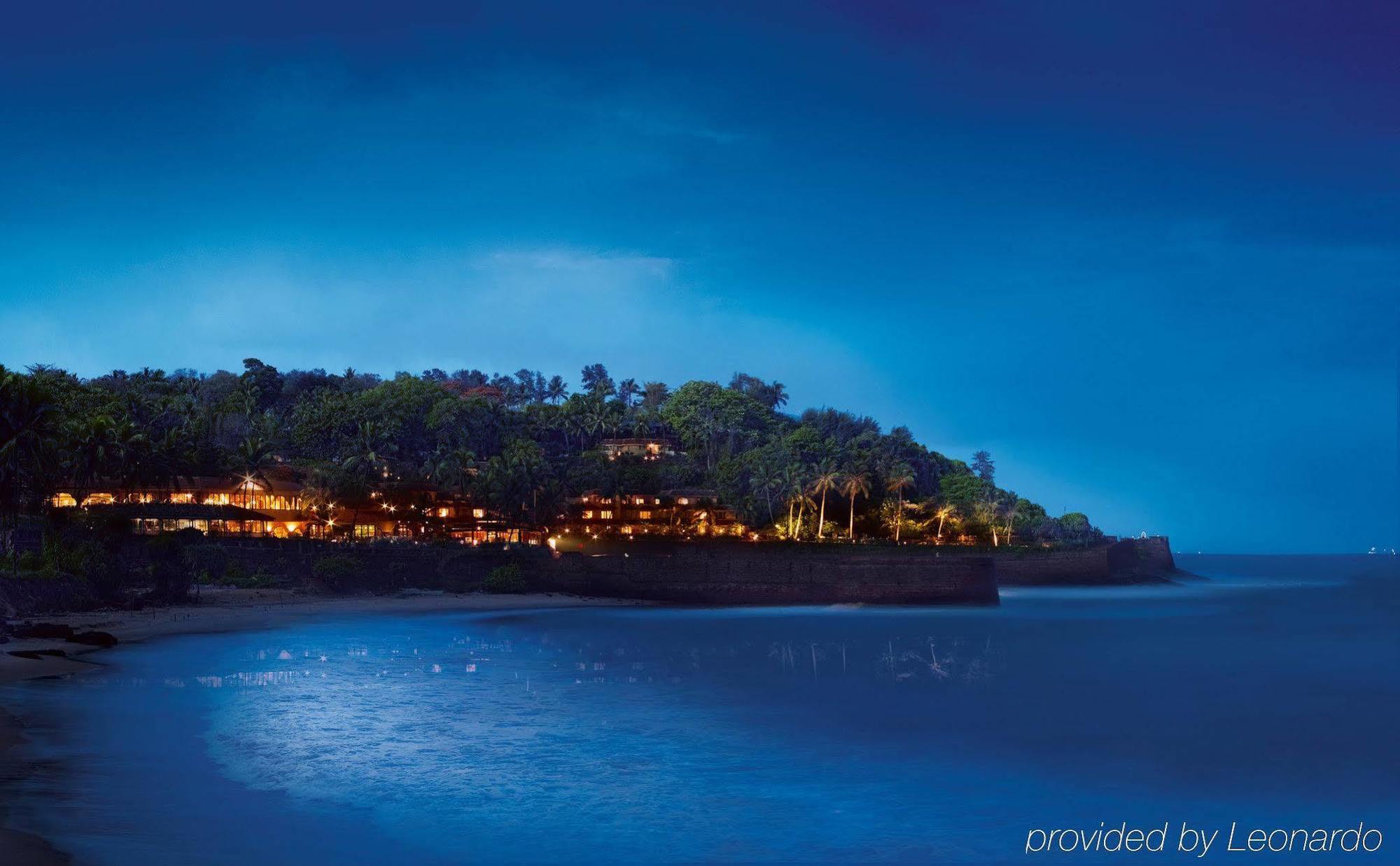 果阿泰姬堡阿瓜达度假酒店 Sinquerim 外观 照片 The resort at night