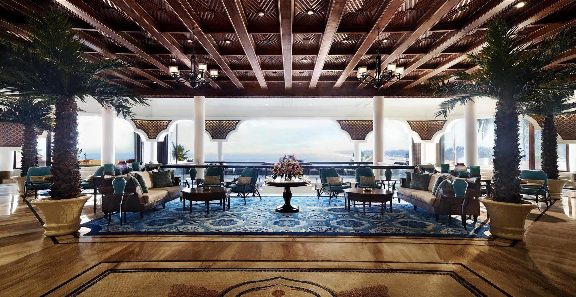 果阿泰姬堡阿瓜达度假酒店 Sinquerim 外观 照片 The lobby of the hotel