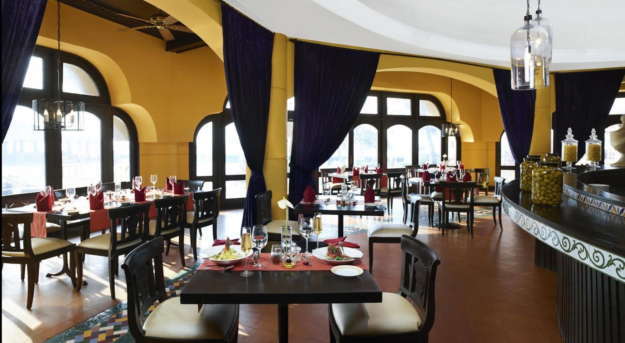 果阿泰姬堡阿瓜达度假酒店 Sinquerim 外观 照片 The restaurant