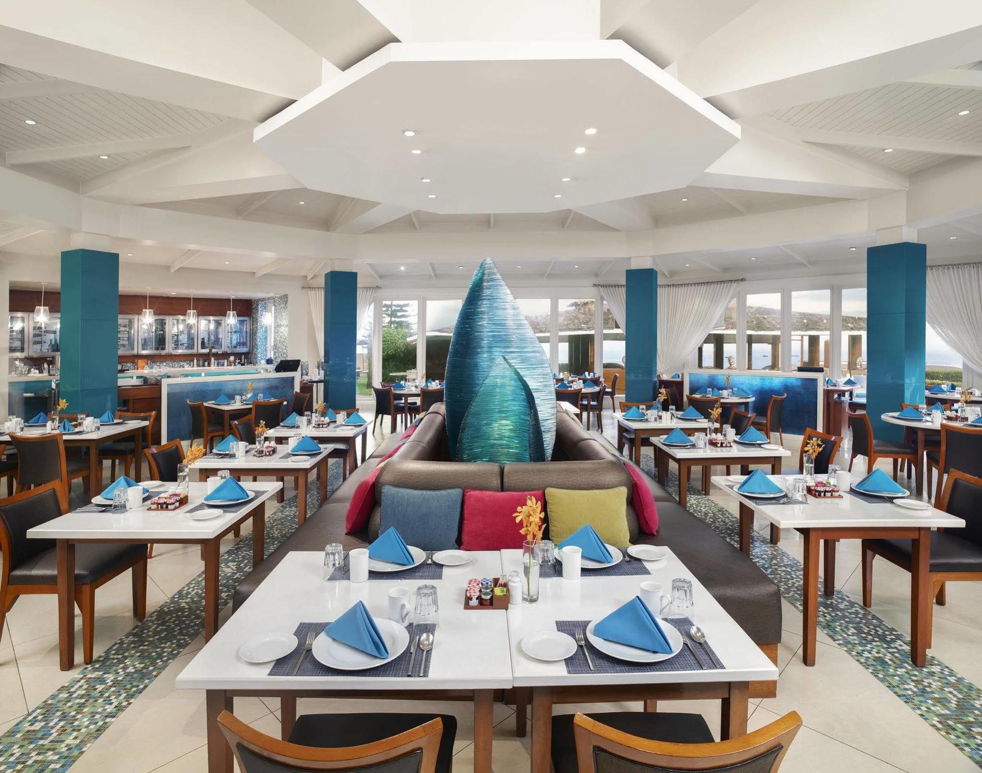 果阿泰姬堡阿瓜达度假酒店 Sinquerim 外观 照片 The Deck