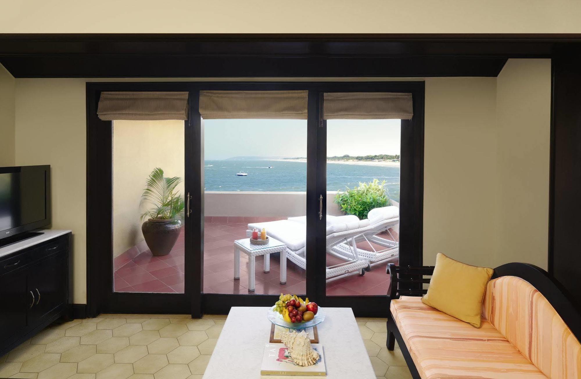 果阿泰姬堡阿瓜达度假酒店 Sinquerim 外观 照片 A room at the resort