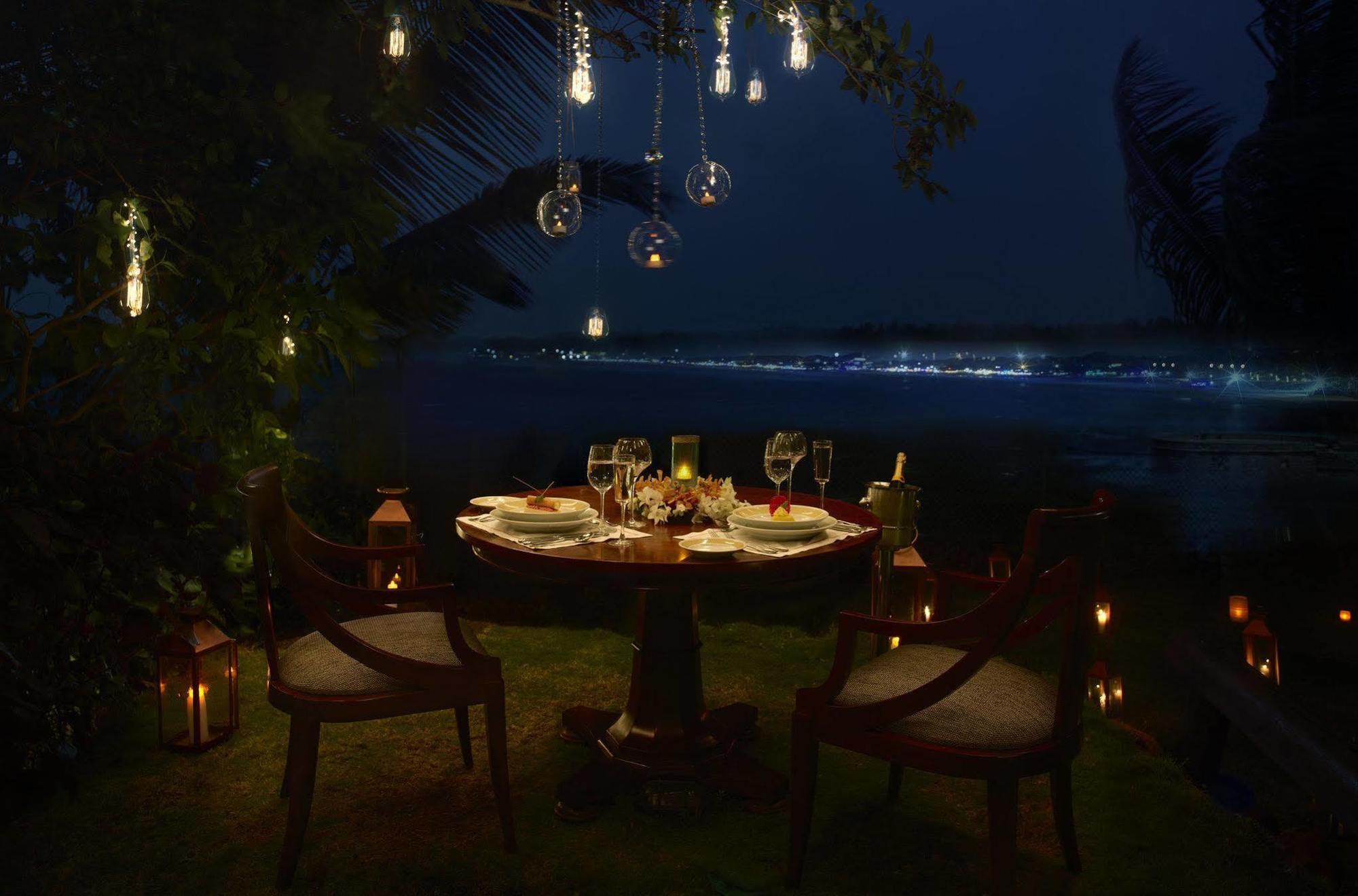 果阿泰姬堡阿瓜达度假酒店 Sinquerim 外观 照片 A private dining experience at the Taj Bengal